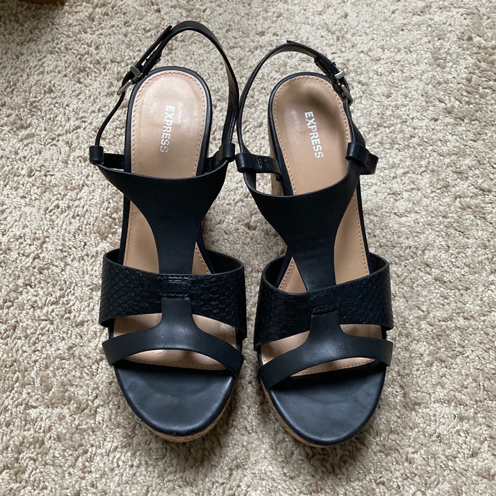Black Wedges